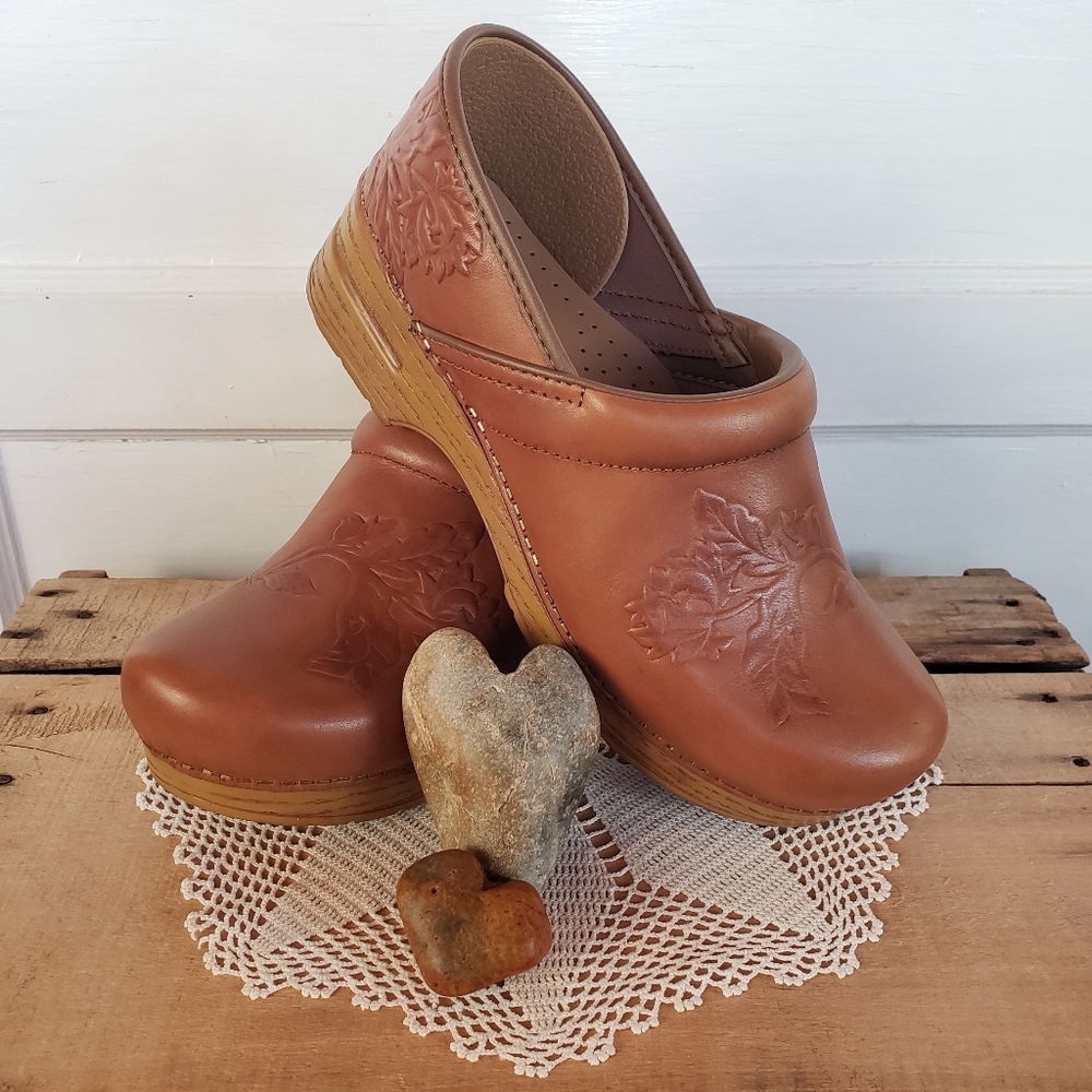 Thistle Honey Dansko Pro Clog Floral Embossed Cottage Tooled Leaf Boho Whimsy🌿
